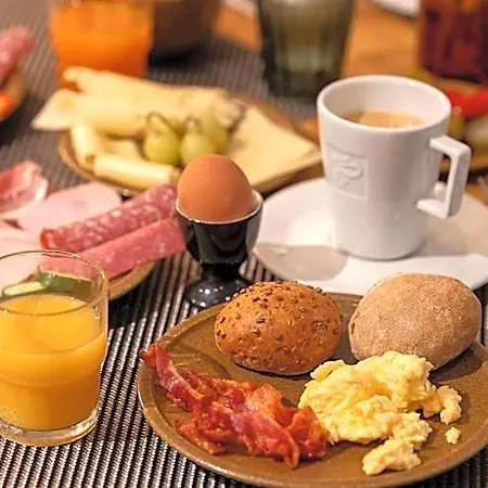 Plaza Hotel 3*